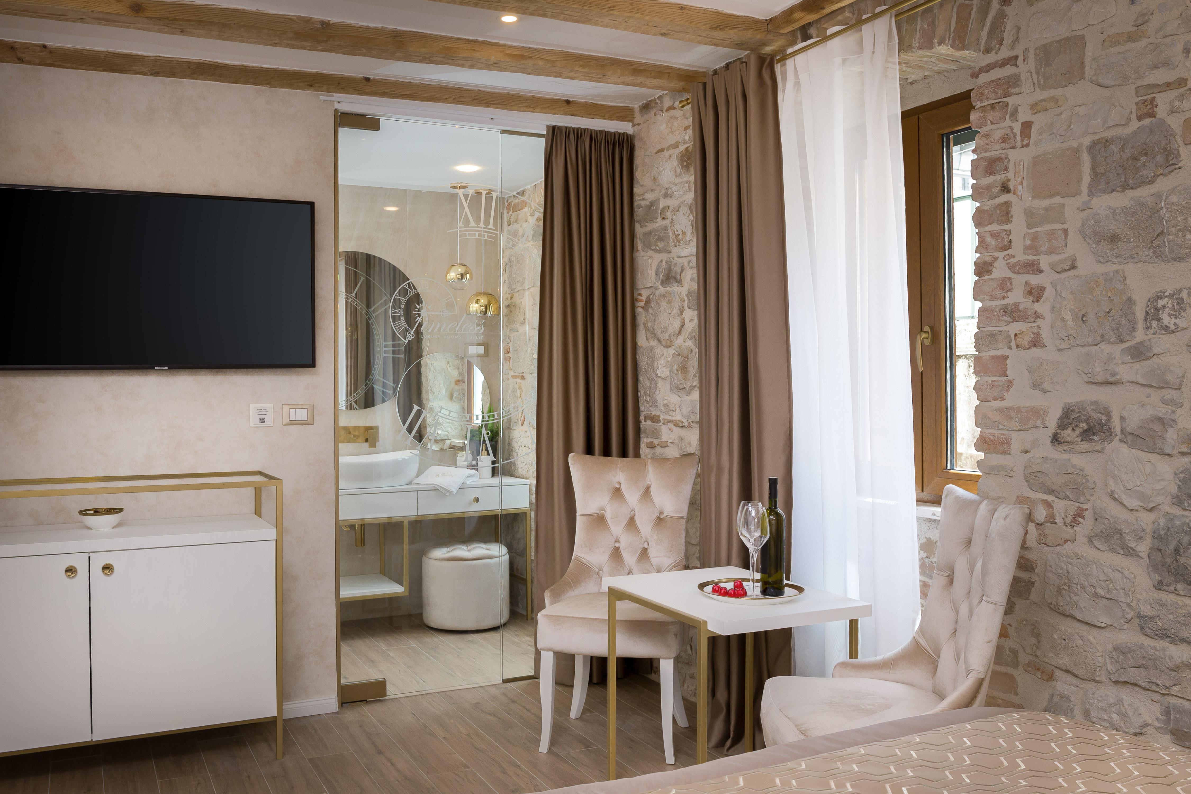 Le Premier Luxury Bed & Breakfast 4*