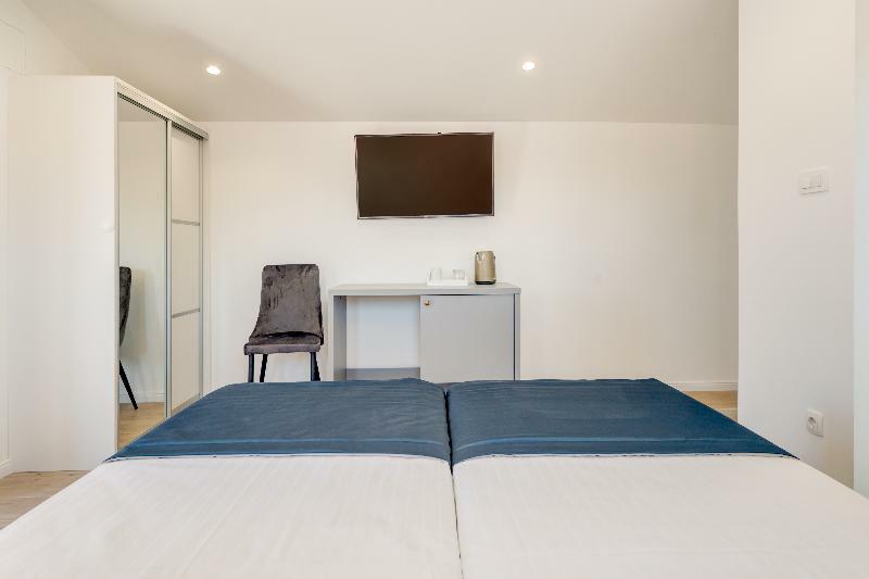 Le Premier Luxury Bed & Breakfast 4*