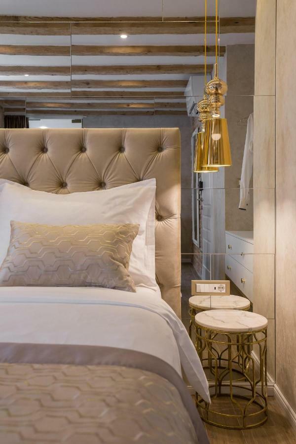 Le Premier Luxury Bed & Breakfast 4*